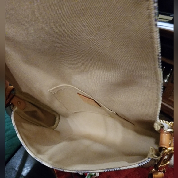 Louis Vuitton Favorite MM Damier Azur Crossbody Bag - Picture 12 of 17